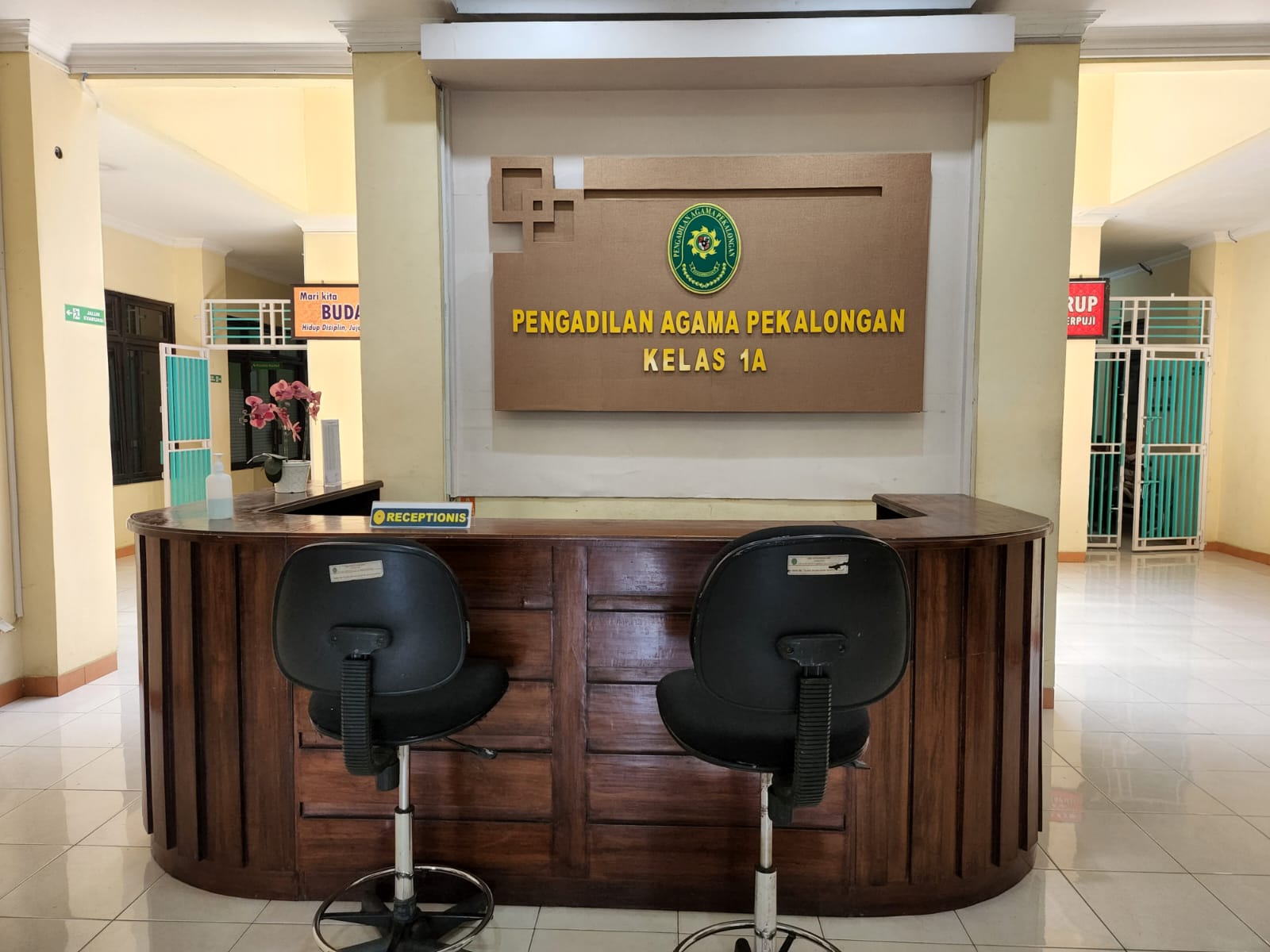 C:\Users\pa-pkl\Downloads\Receptionist.jpeg