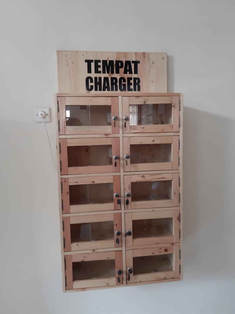 tempat charger